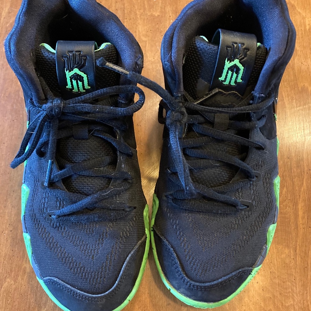 Nike Kyrie 4's Logos Drip Slime-Halloween
